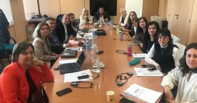 reunión de la comitiva de CERMI Mujeres. 13 participantes en total.