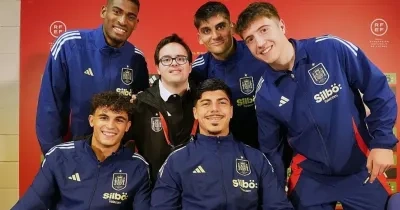 5 Jugadores de la RFEF con un chico con síndrome de down