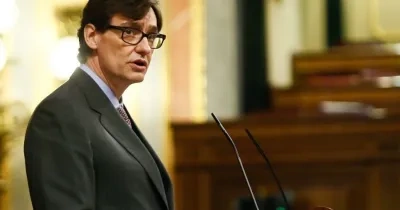 Salvador Illa durante en el estrado del congreso