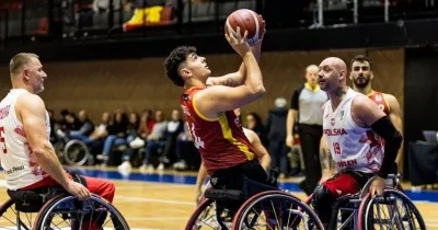 Pincho Ortega intenta encestar en el partido entre España y Polonia