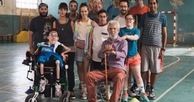 Los actores de 'Campeonex', con Brianeitor a la izquierda, en su silla de ruedas (Fuente: Campeonex)