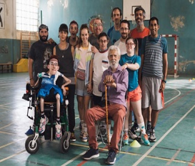 Los actores de 'Campeonex', con Brianeitor a la izquierda, en su silla de ruedas (Fuente: Campeonex)