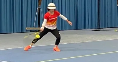 Una jugadora de tenis para ciegos (Fuente: ONCE)