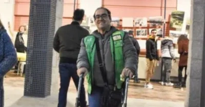 El vendedor Daniel Martín Velasco posando para una foto