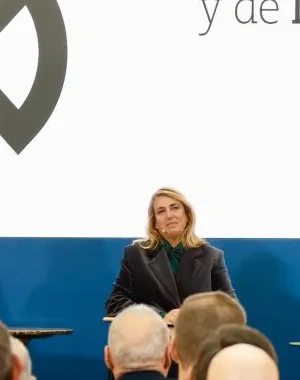 Jesús Hernández, primero por la derecha, junto a otros premiados | Foto de Casa del Rey