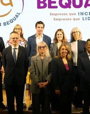 Asistentes al acto de presentación del Club Bequal