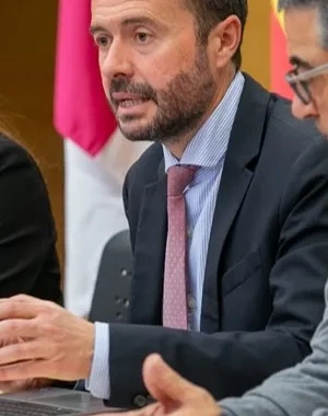 representantes del Gobierno de Castilla-La Mancha junto a la directora de ILUNION Accesibilidad en la rueda de prensa de presentación del evento