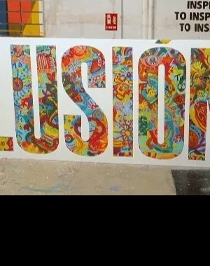 una pancarta con la palabra "ILUSIÓN"