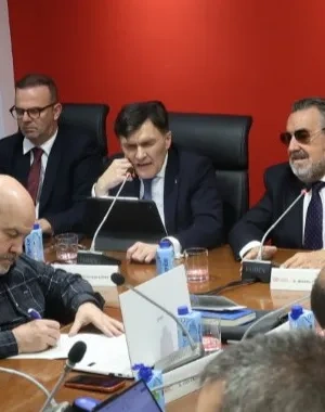 Directivos de la Fundación ONCE reunidos para comunicar el acuerdo de las Becas 2025