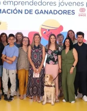 Foto de todos los participantes en el HUB de Por Talento
