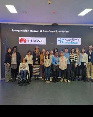 Un momento del acuerdo entre Eurofirms Foundation y Huawei, con todos los participantes (Fuente: Eurofirms Foundation)