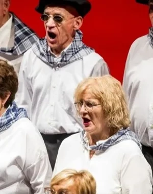 Coro Alaia de la ONCE en el festival de San Sebastián cantando en directo