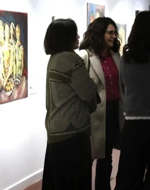 La exposición de Miguel Ángel siendo visitada por expectadores