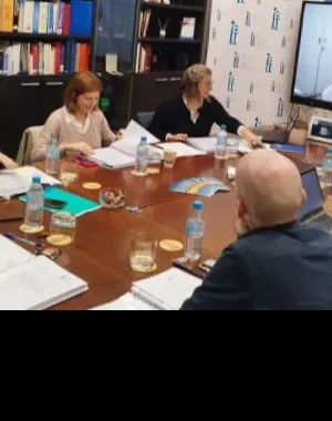 Jurado de los premios FIAPAS manteniendo una reunión