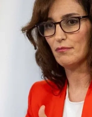 La ministra de Sanidad, Mónica García