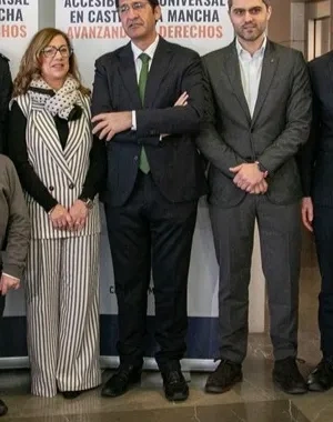 Foto en el photocall de los miembros de entidades representantes que acudieron al evento