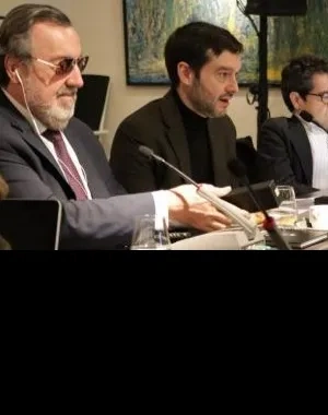 Los representantes de las entidades creadoras presentando la guía publicamente