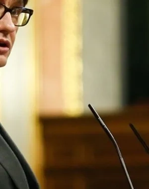 Salvador Illa durante en el estrado del congreso