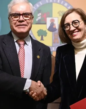 Los dos representantes del acuerdo en la universidad