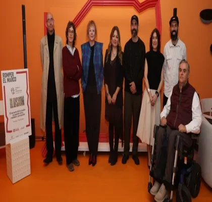 Todos lo sintegrantes del proyecto presentándolo en Arco