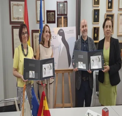 Presentación del sello con todas las personas competentes de CERMI y CORREOS, en la sede del CERMI