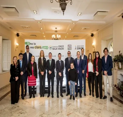 Foto de familia de la presentación de la Fundación ONCE Baja Visión | Foto de la ONCE
