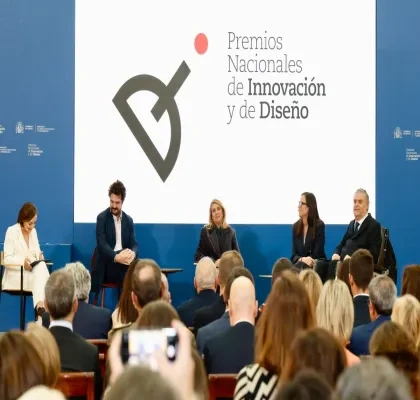 Jesús Hernández, primero por la derecha, junto a otros premiados | Foto de Casa del Rey