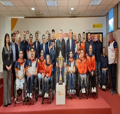 Uribes recibió hoy a las selecciones masculina y femenina de baloncesto en silla de ruedas