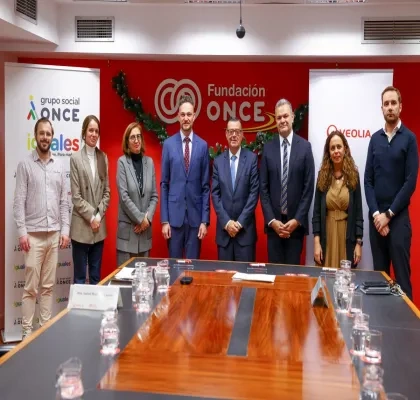 Foto de firmantes y acompañantes