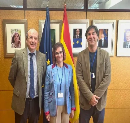 Calleja, Villarino y Saravia en la sede de la Representación de la CE