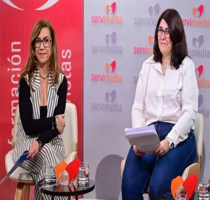 Cristina Gómez y Eva García, durante sus intervenciones