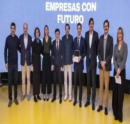 Los representantes de las entidades reunidos en la sede de Por Talento Digital