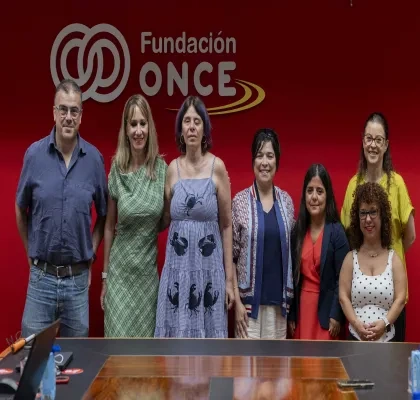 Acto de firma del acuerdo en la sede de Fundación ONCE con representantes de varias entidades