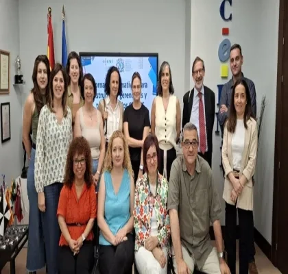 Los participantes que representan a cada CERMI autonómico posando para una foto