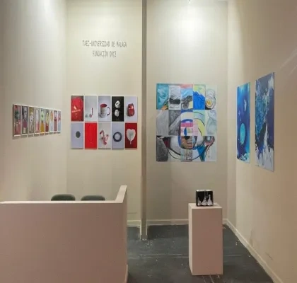 Cuadros inclusivos de la bienal en el stand