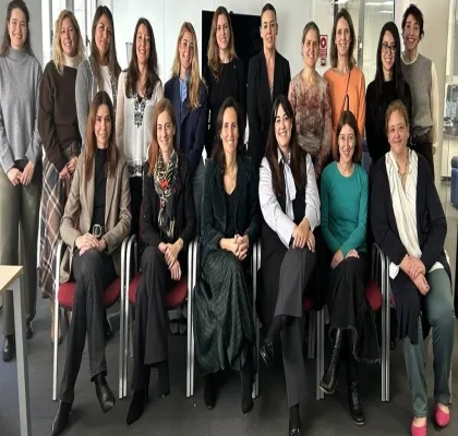 Varias mujeres participantes del programa posando para foto grupal