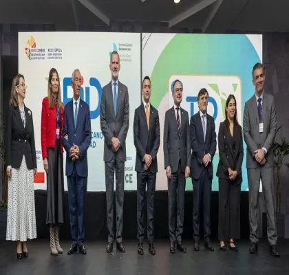 Representantes de varios paises que forman parte del PID y Durán, presidente de Fundación ONCE.