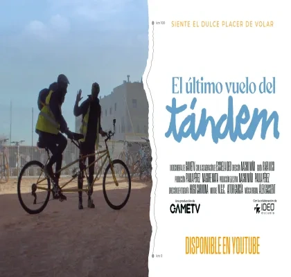 a la izquierda dos personas montando en bicicleta y la derecha el título del cartel