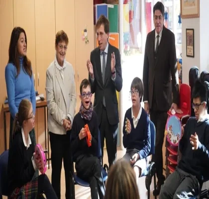 Martínez Almeida en un acto con personas con síndrome de down en Madrid