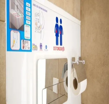 Lavabo adaptado para personas ostomizadas