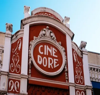 Fachada exterior del Cine Doré