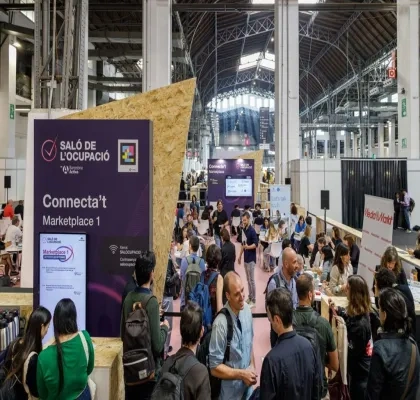 Visitantes en la feria Saló de l’Ocupació 2024