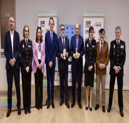 Representantes de ambas entidades durante la firma del acuerdo