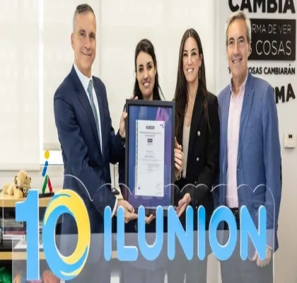 De izquierda a derecha: el CEO de AENOR, Rafael García Meiro; la directora de Ética, Sostenibilidad y Alianzas de ILUNION, Ana López de San Román; la directora de Experiencia de Cliente y de Accesibilidad, Patricia Otero; y el conejero delegado de ILUNON, Alejandro Oñoro.