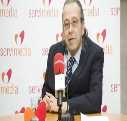 Juan Carlos Ramiro en Servimedia mientras da una entrevista