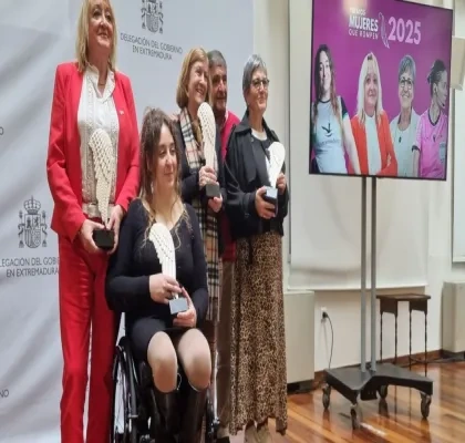 Loida Zabala, en un acto premiada en marzo junto a otras mujeres