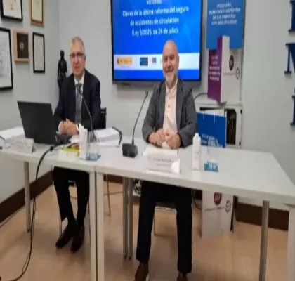 José Pérez Tirado y Luis Cayo Pérez Bueno en la Conferencia