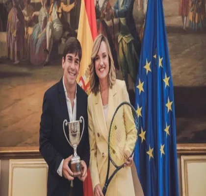 Martín de la Puente y la ministra Pilar Alegría