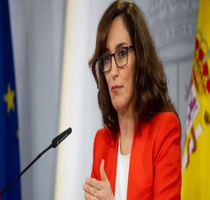 La ministra de Sanidad, Mónica García