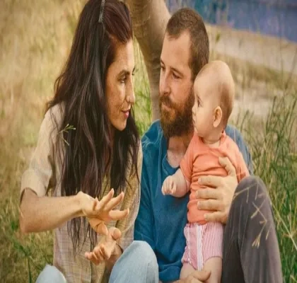 Miriam Garlo y Álvaro Cervantes en 'Sorda' 